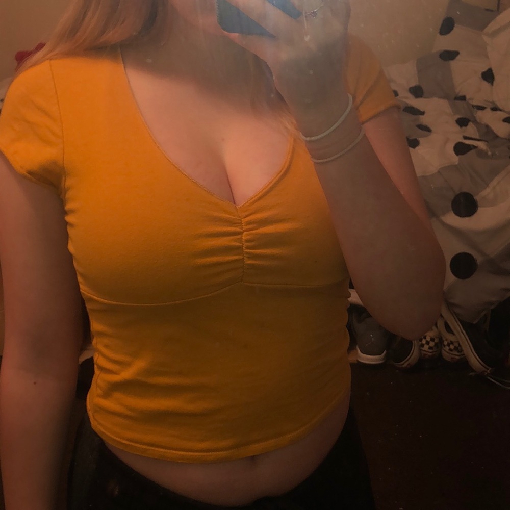 Cropped yellow/orange tshirt
